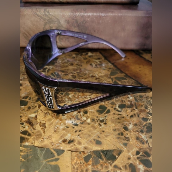 Versace sunnies with box - Picture 2 of 8